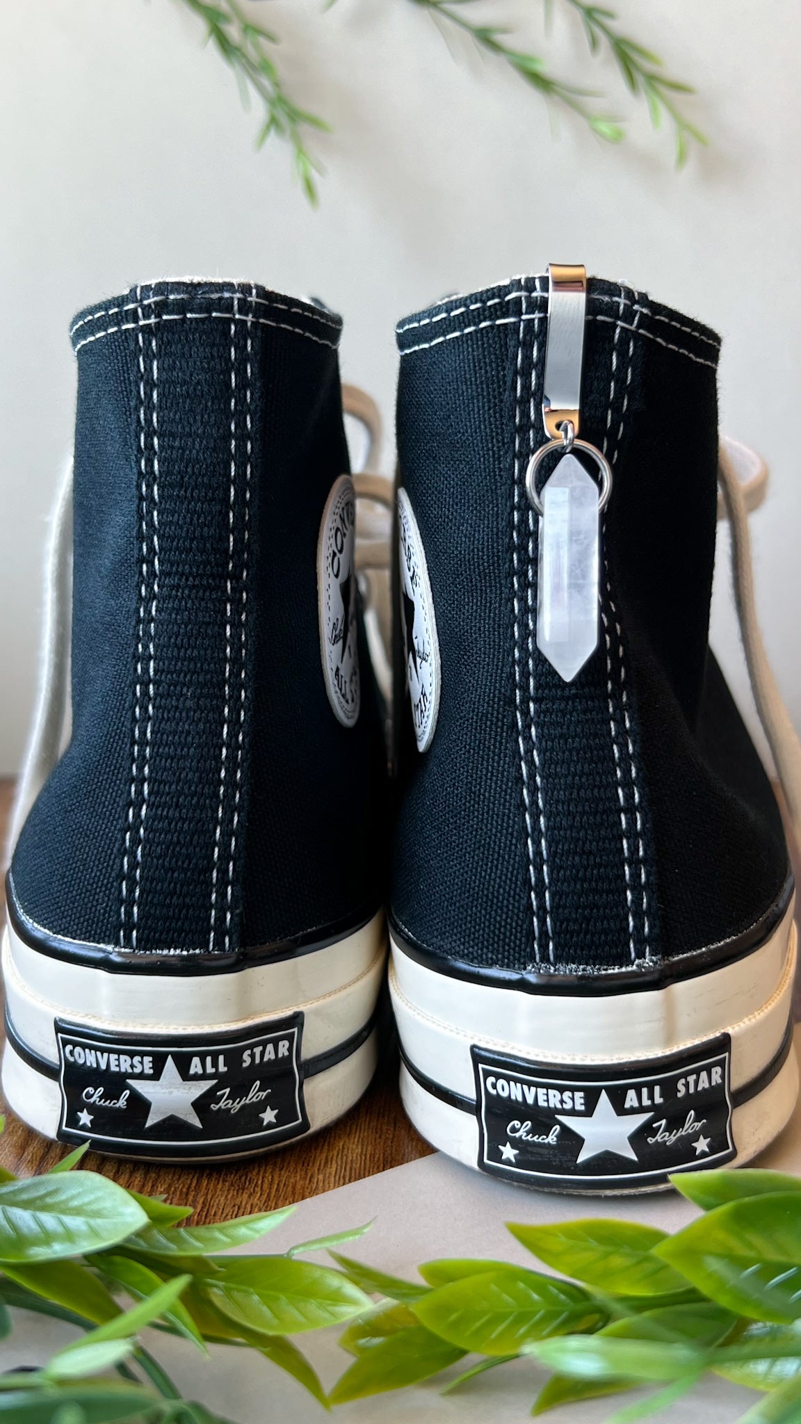 Vertical Crystal Point Shoe Accessory