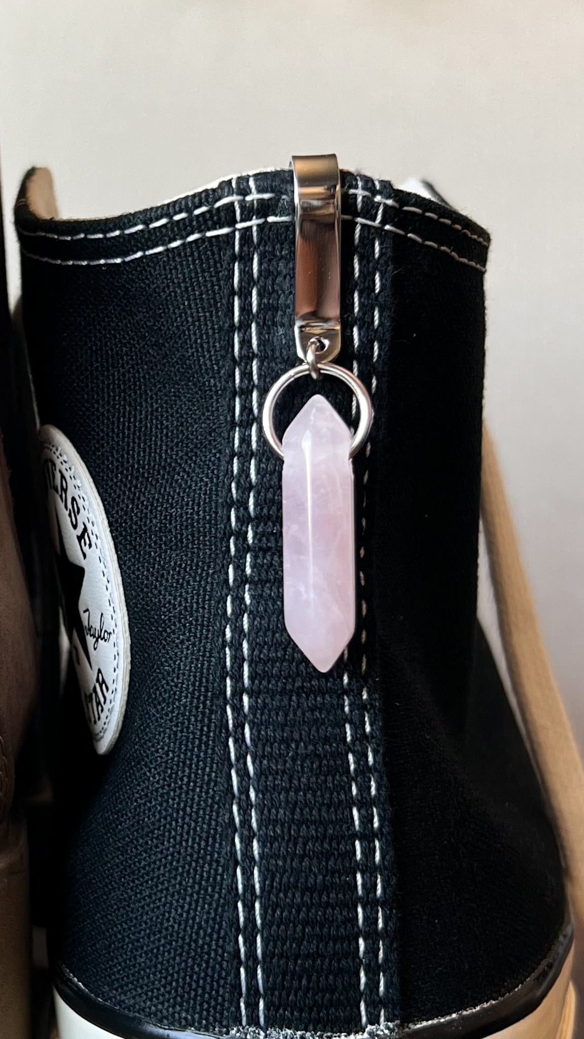 Vertical Crystal Point Shoe Accessory