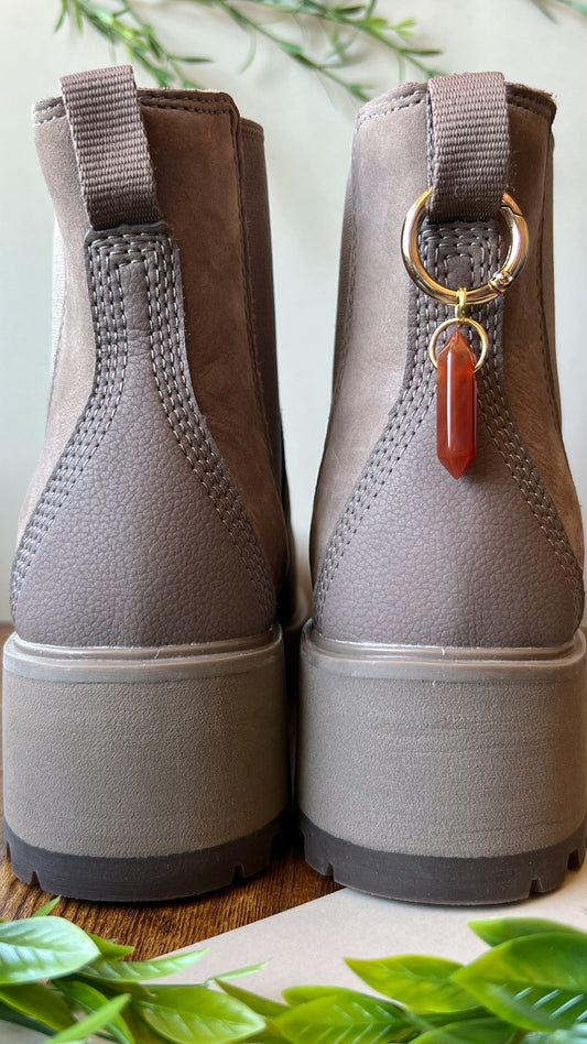 Vertical Crystal Point Boot Charm