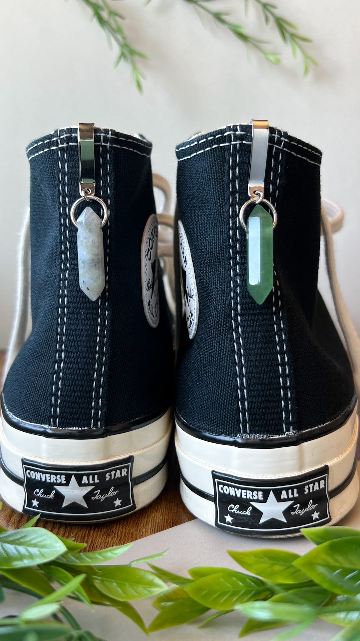 Vertical Crystal Point Shoe Accessory