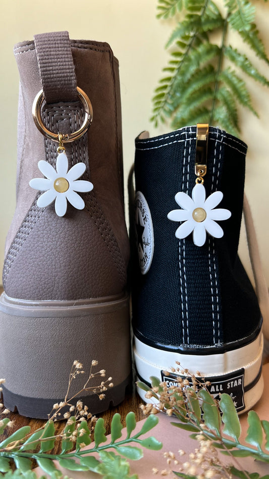 White Daisy Shoe Accessory